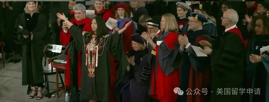女生蒋雨融来自青岛英高毕业本科就读于杜克震撼全场！史上首位在哈佛毕业演讲的中国(图2)
